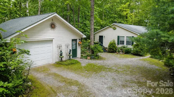253 Royalwood DR, Zirconia, NC 28790