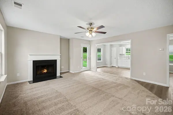 10220 Seedling LN, Charlotte, NC 28214