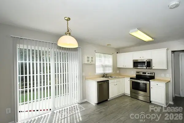 8715 Challenger DR, Charlotte, NC 28213