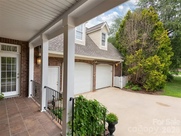 1126 Burnside DR, Asheville, NC 28803