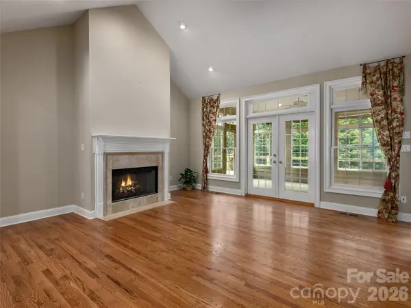1126 Burnside DR, Asheville, NC 28803