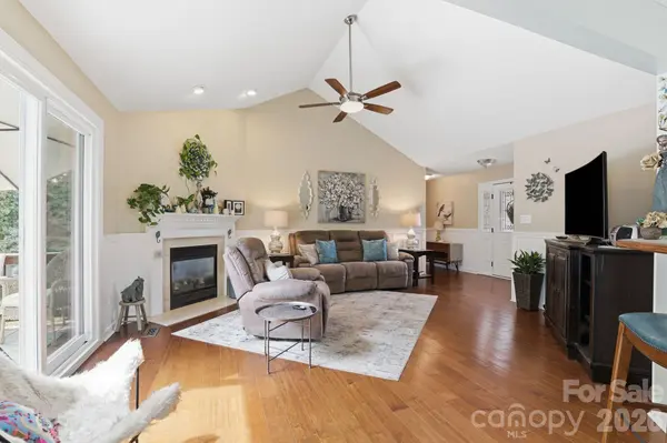 2918 24th Street DR NE, Hickory, NC 28601