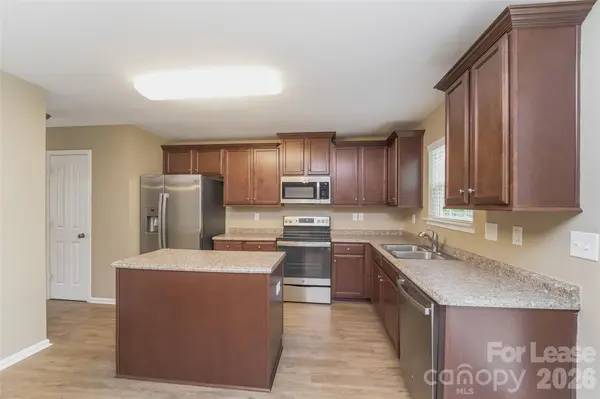 2028 Misty Rose LN, Charlotte, NC 28216