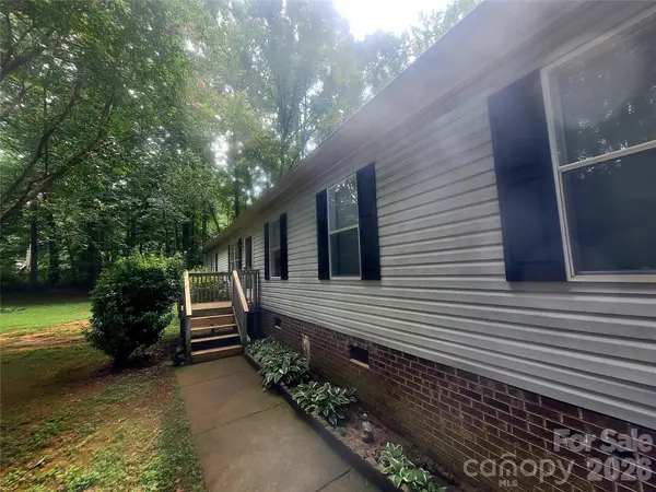 121 Sylvan DR, Statesville, NC 28677