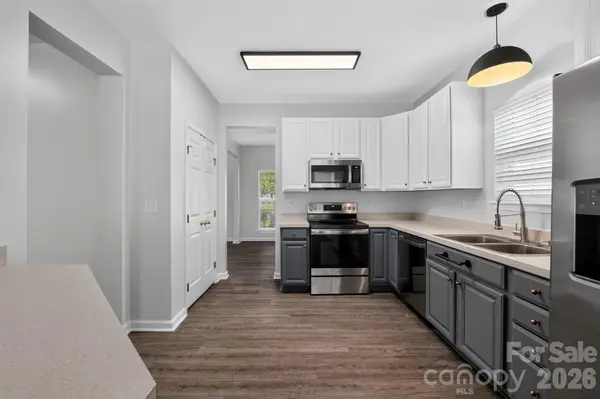 141 Crestwood DR, Mount Holly, NC 28120