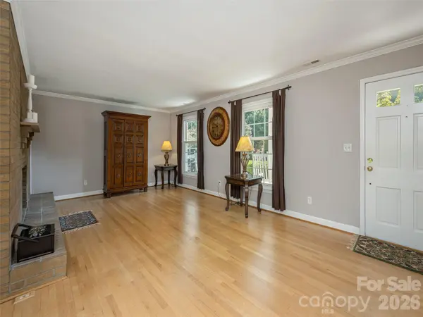 303 Tree Haven BLVD, Hendersonville, NC 28791