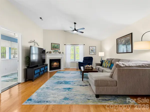 196 Snowy Egret WAY, Hendersonville, NC 28792