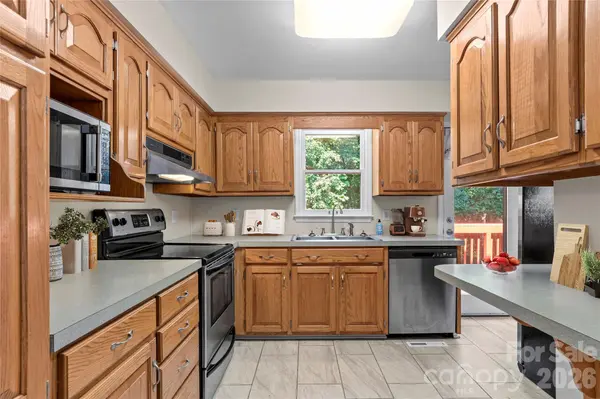 6045 Stone Bluff DR, Clemmons, NC 27012