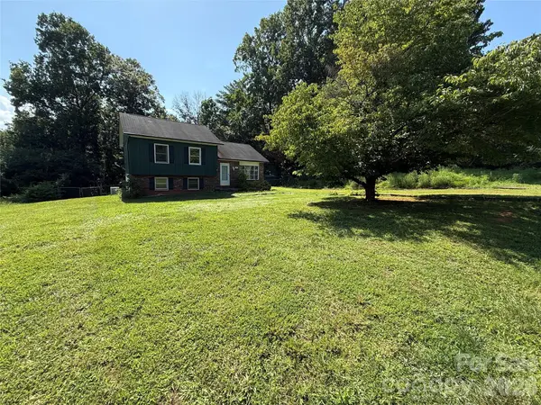 3695 Commanche CT, Lenoir, NC 28645