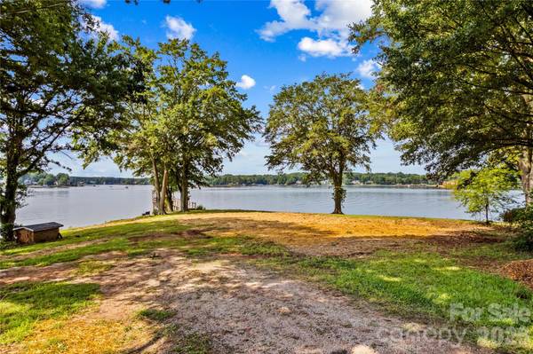 7152 Channelview DR, Sherrills Ford, NC 28673