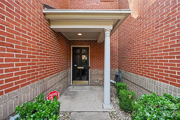 338 Settlers LN, Charlotte, NC 28202