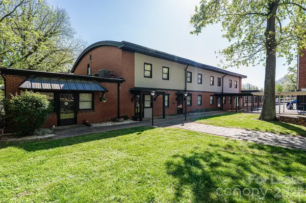 426 2nd AVE SE, Hickory, NC 28601