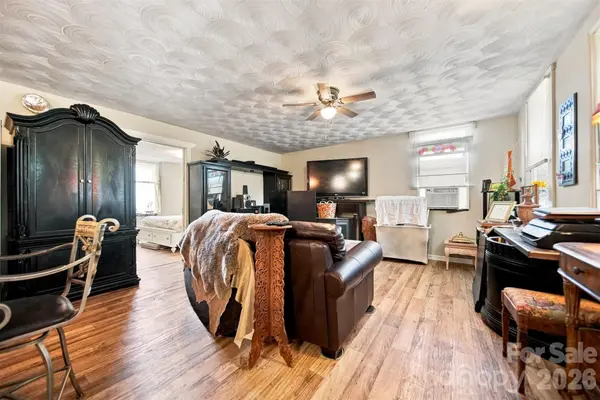 2588 Old Shelby RD, Hickory, NC 28602