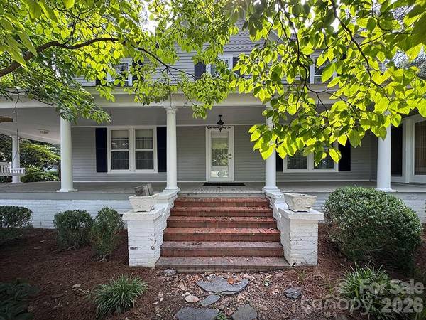 842 N Aspen ST, Lincolnton, NC 28092
