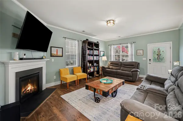 9049 Remnick DR, Gastonia, NC 28056