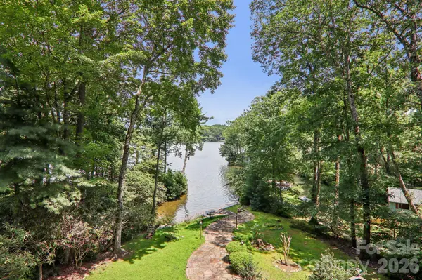 596 W Club BLVD, Lake Toxaway, NC 28747