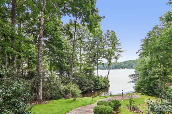 596 W Club BLVD, Lake Toxaway, NC 28747