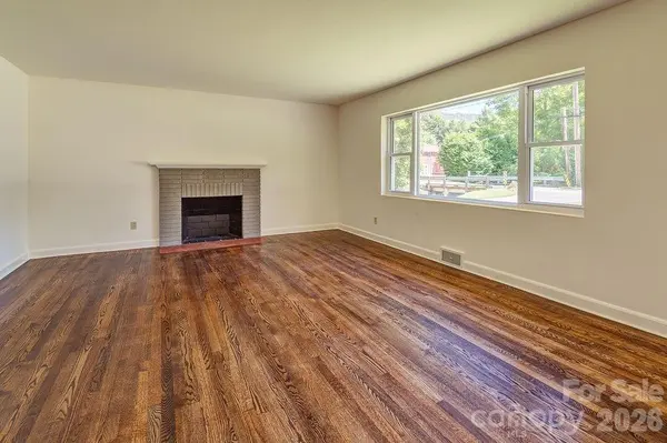 10 Meadowview RD, Asheville, NC 28804