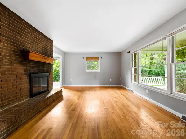 48 Faircrest RD, Asheville, NC 28804