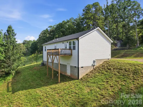 7 Greenridge RD, Weaverville, NC 28787
