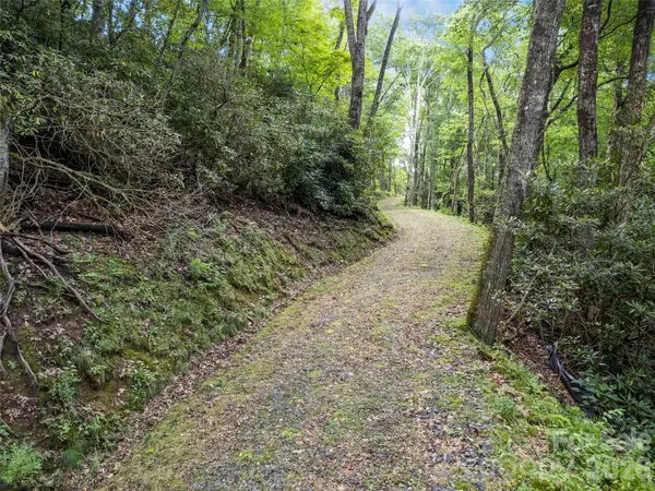 000 Wagon Trail RD, Maggie Valley, NC 28751