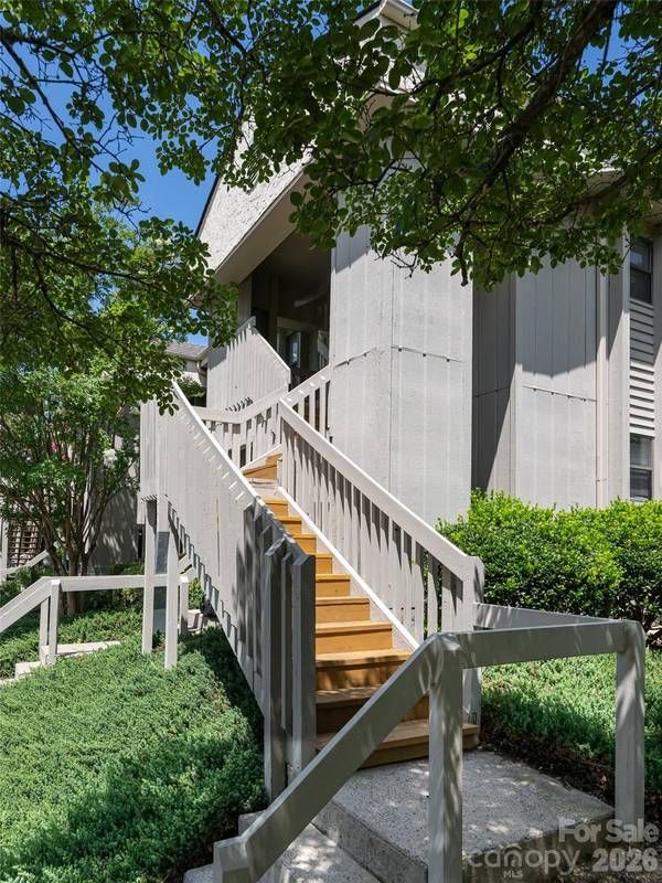 1406 Abbey CIR, Asheville, NC 28805