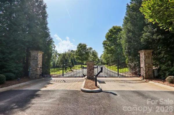 35 Mountain Pkwy, Mill Spring, NC 28756