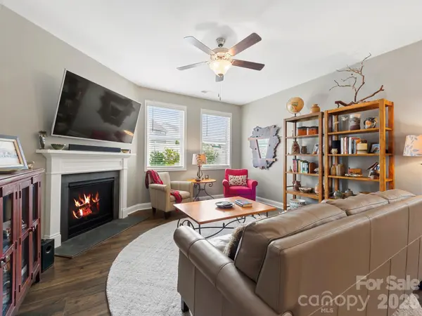 78 Fox Cove RD, Hendersonville, NC 28792