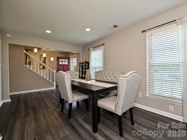 8069 Regent Park LN, Charlotte, NC 28210