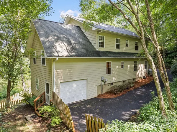154 Presidential DR, Waynesville, NC 28786