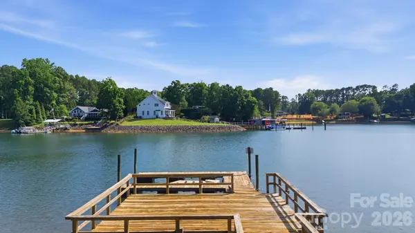 125 Misty Cove LN, Mooresville, NC 28117