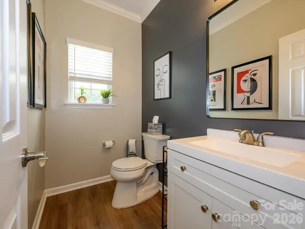 15583 Stronvar House LN, Charlotte, NC 28277