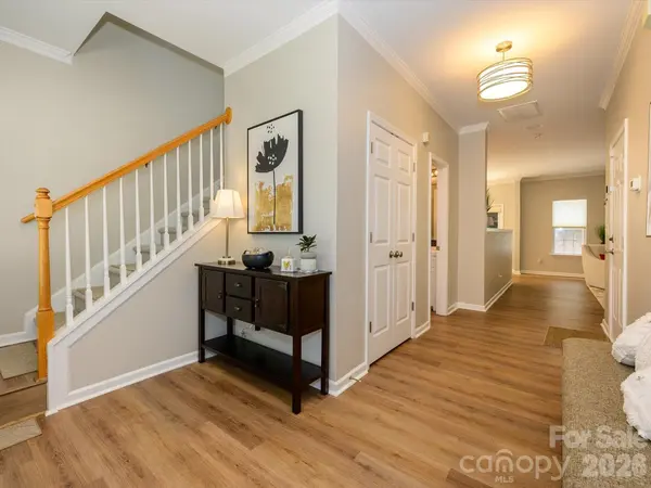 15583 Stronvar House LN, Charlotte, NC 28277