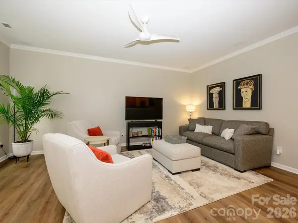 15583 Stronvar House LN, Charlotte, NC 28277