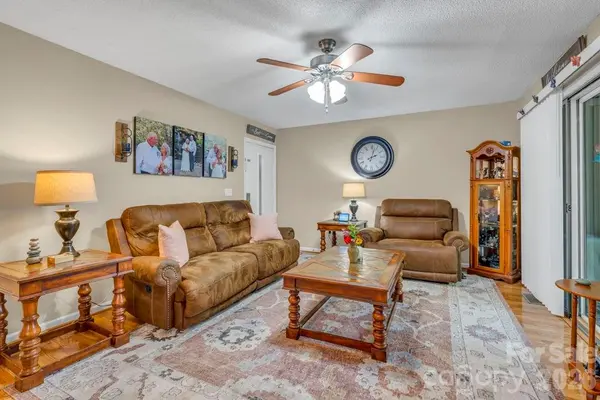 655 Overlook DR, Spruce Pine, NC 28777