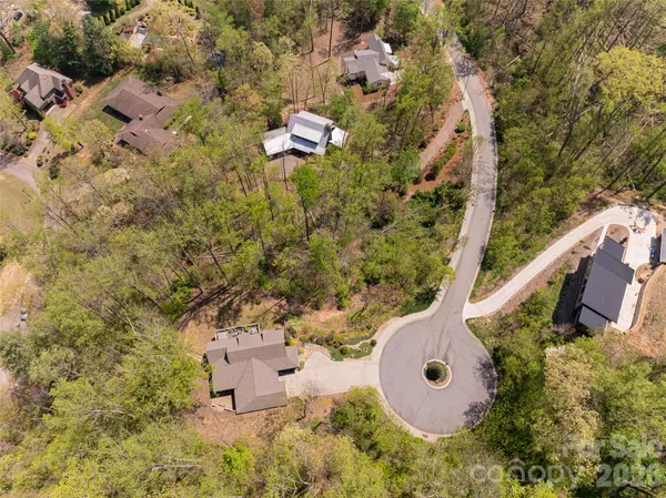 15 La Grange DR, Asheville, NC 28805