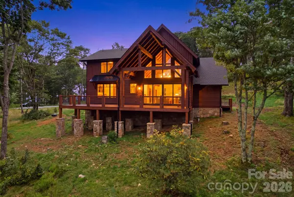 761 Foxfire DR, Banner Elk, NC 28604