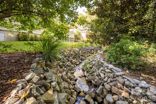 8 Clovelly WAY, Asheville, NC 28803