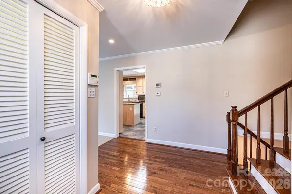 2035 2nd ST NW, Hickory, NC 28601