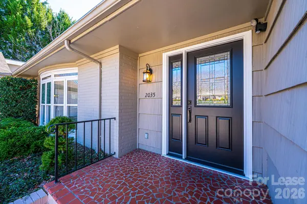 2035 2nd ST NW, Hickory, NC 28601