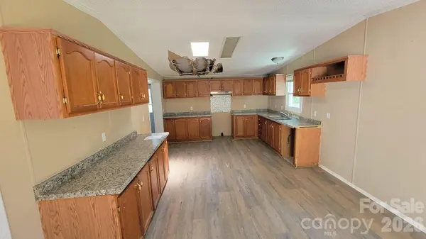 5401 Creek Run CT, Bessemer City, NC 28086