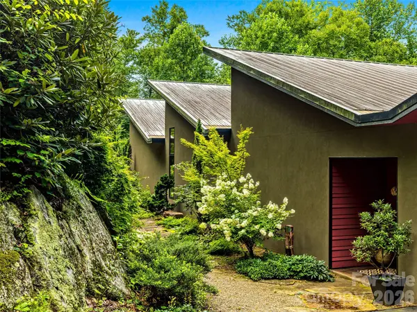 33 Robinson Creek RD, Asheville, NC 28803