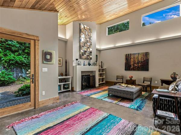 33 Robinson Creek RD, Asheville, NC 28803