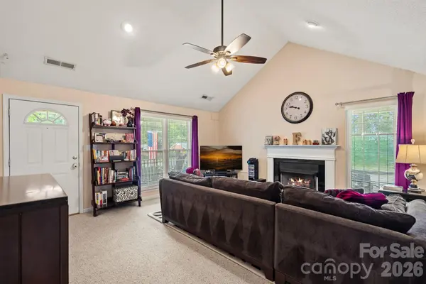 1320 Watts DR, Charlotte, NC 28216