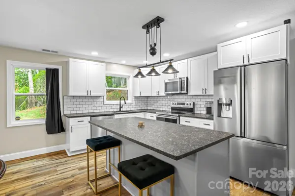 431 Judds TRL, Franklin, NC 28734