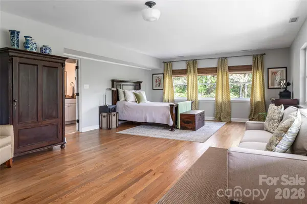 114 Cambridge RD, Asheville, NC 28804