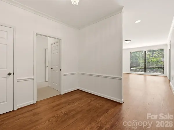 806 Cherokee RD, Charlotte, NC 28207