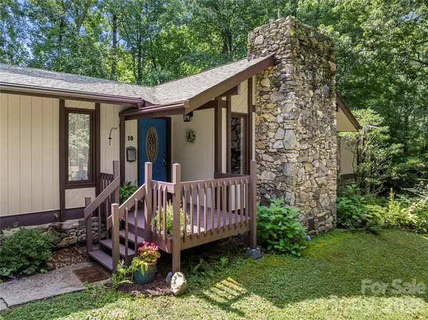 10 Brook Forest DR, Arden, NC 28704
