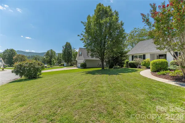 328 Planters Creek RD, Fletcher, NC 28732