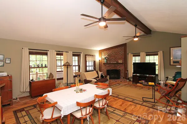 86 Pine Ridge RD, Hendersonville, NC 28792